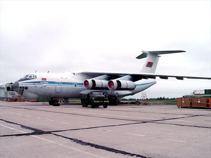 Iliuszyn Ił - Il-76MD Candid Walk Around.jpg